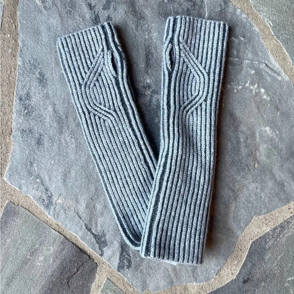 NWT Anthropologie Two-Tone Fingerless Sleeves